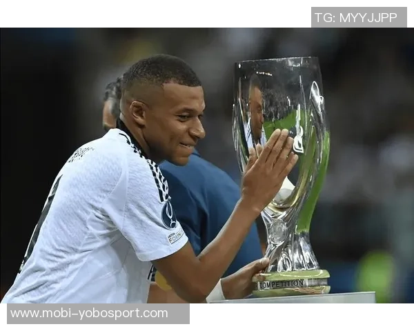 姆巴佩本赛季再现惊艳世界波仿佛复制粘贴引发球迷热议